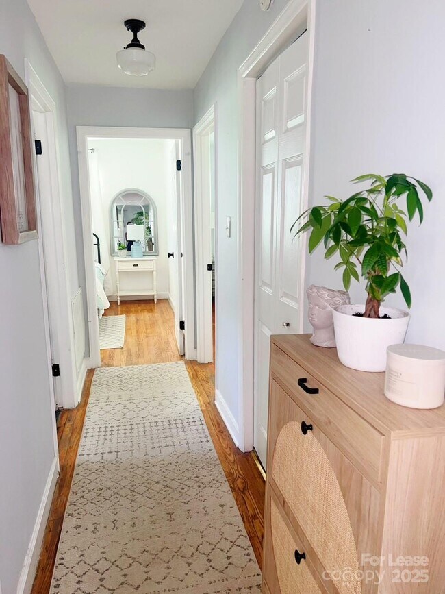 Building Photo - 7471 Lakehaven Dr