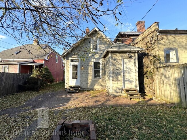 Building Photo - 427 E Kossuth St