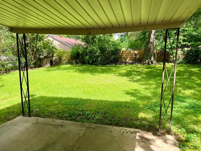 Building Photo - For Rent - 3 Bedroom 1 Bath