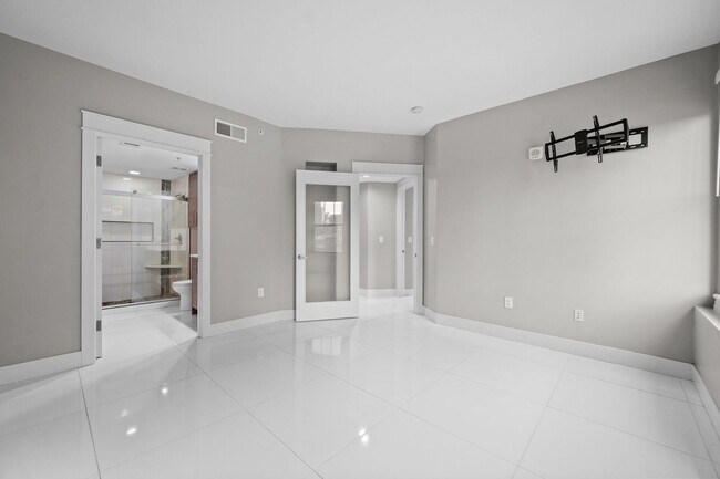 Building Photo - Beautiful Furnished 2-Bed, 2-Bath Condo in the Heart of Downtown Des Moines