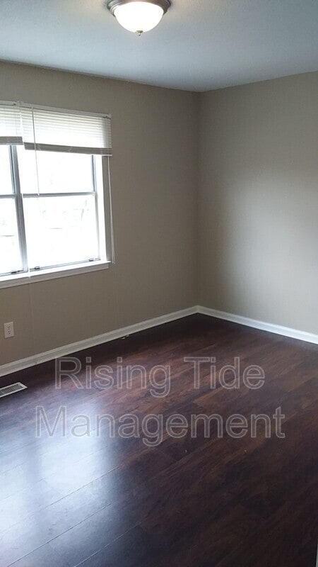 Building Photo - 422 Buckingham Cir