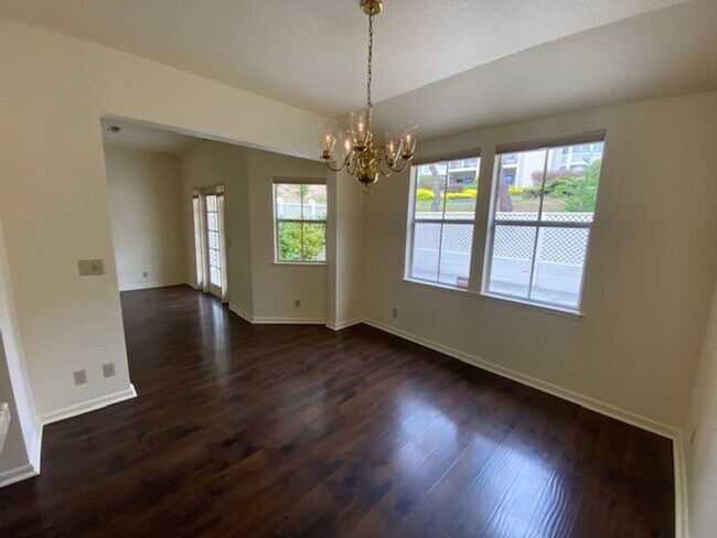 Building Photo - 63 Glen Lake Dr