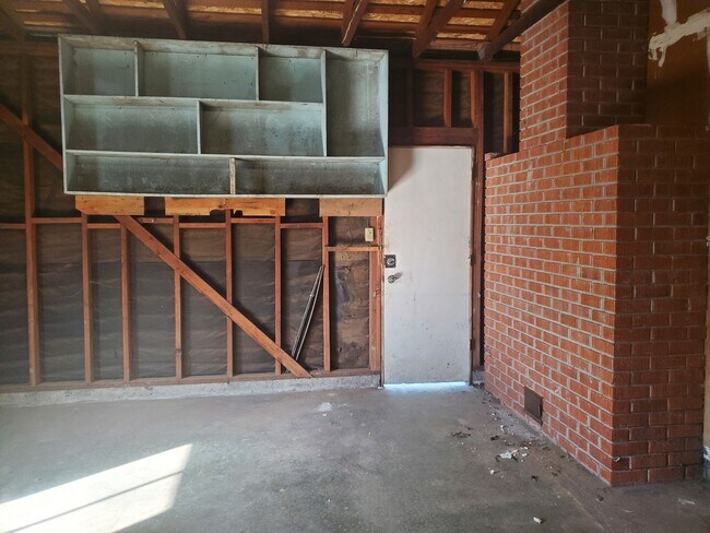 Building Photo - 1505 W Rumble Rd