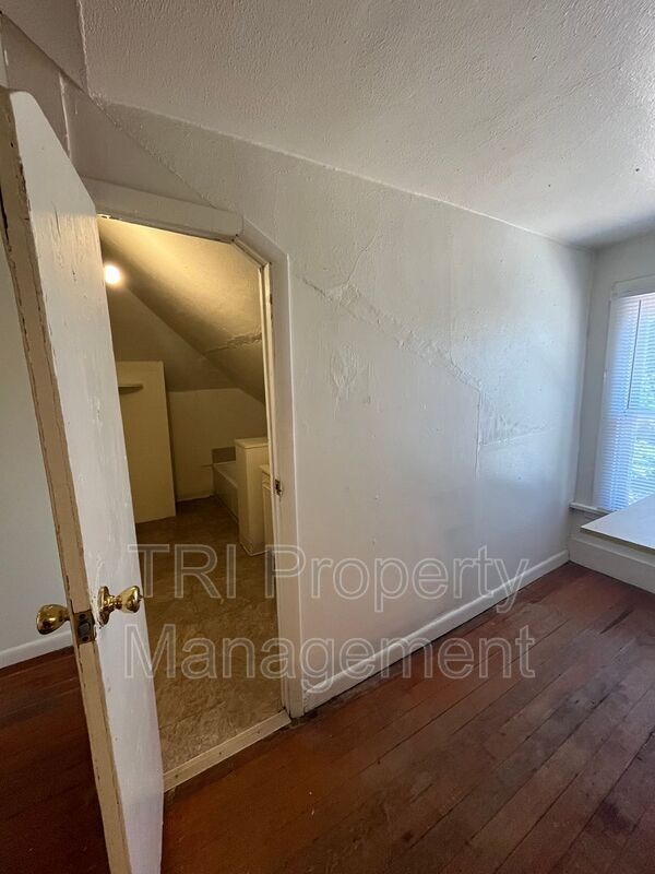 Building Photo - 1825 12th Ave
