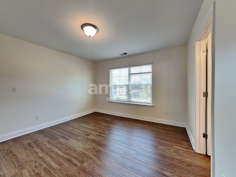 Building Photo - 3328 Okelly Dr