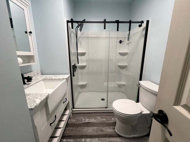 Building Photo - Pet-Friendly single family with large deta...