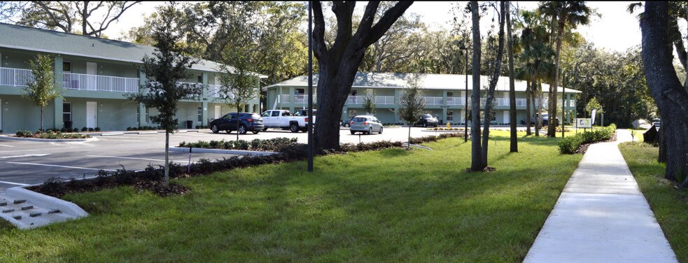Building Photo - 1800 vics way