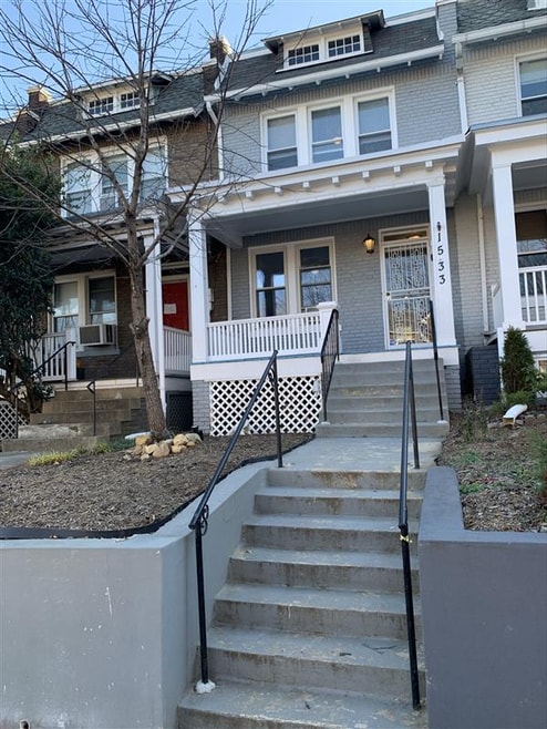 Building Photo - 1533 Isherwood St NE