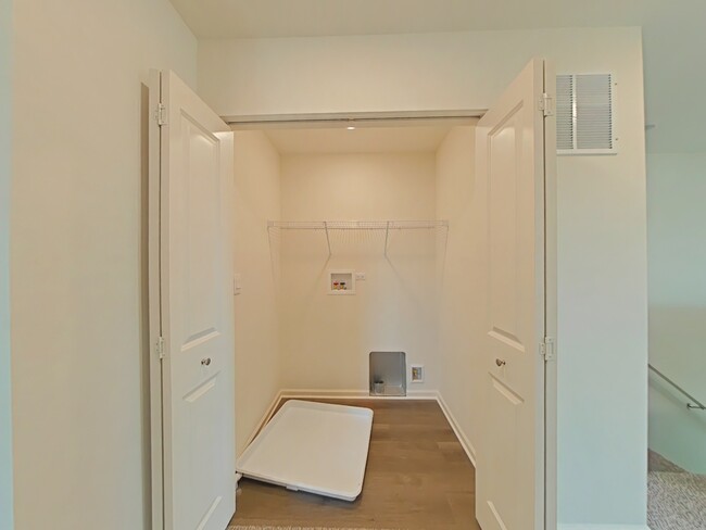 Building Photo - 351 Bridgeview Ct