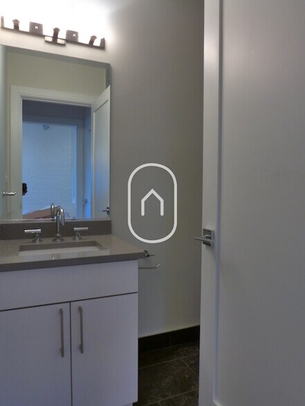 Building Photo - 33 Lenox St