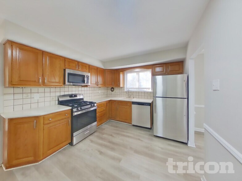 Building Photo - 906 Township Line Rd