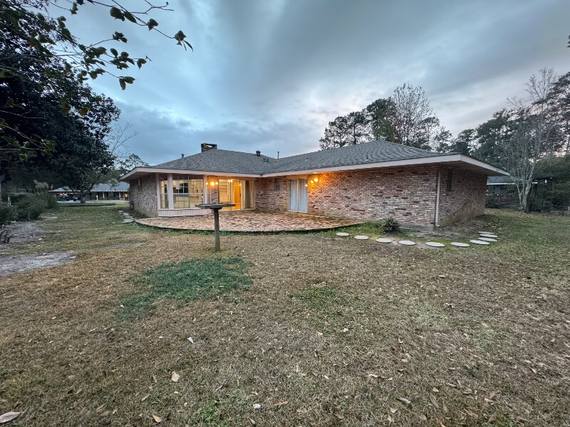 Building Photo - 114 Oak Dr