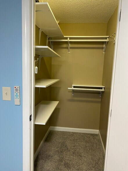 Building Photo - 105 Elmwood Dr