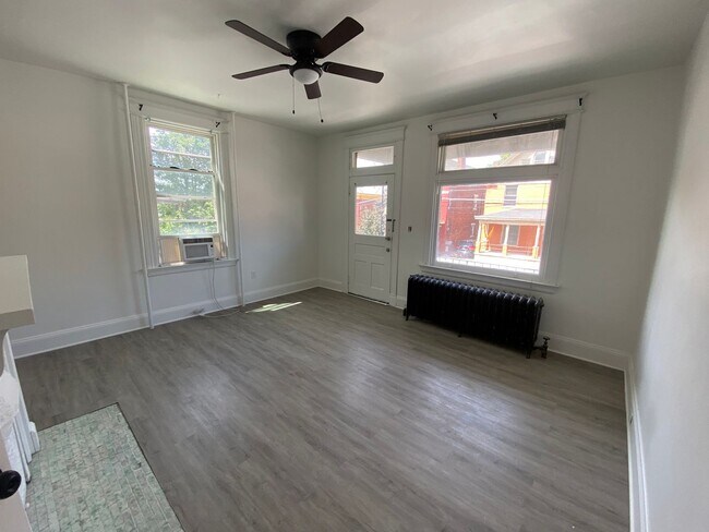 Building Photo - 2314 Victor St