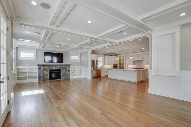 Building Photo - 5br Bethesda Home for Rent