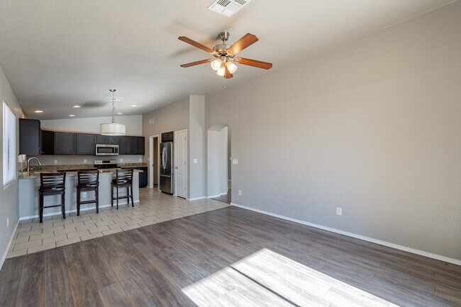 Building Photo - 8220 N Freshwater Ln