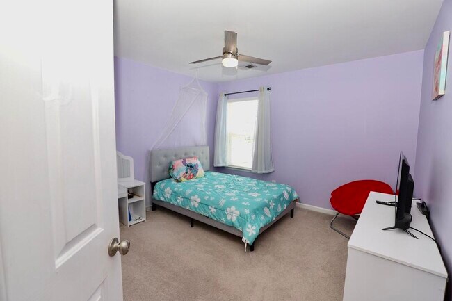 Building Photo - 3260 Matthews Dr