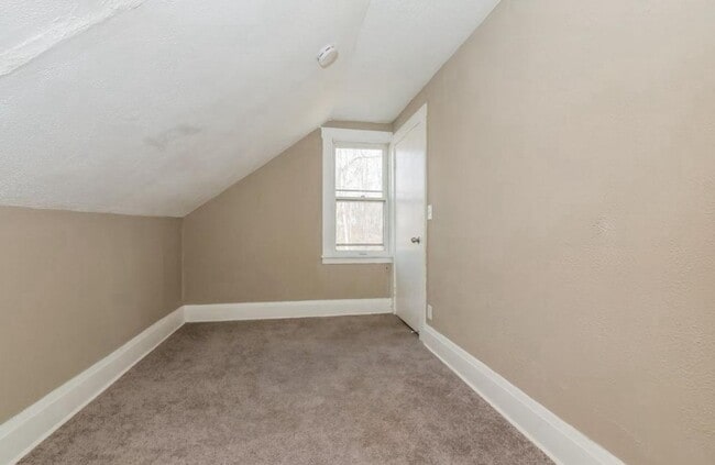 Building Photo - 4244 Laurel Ave
