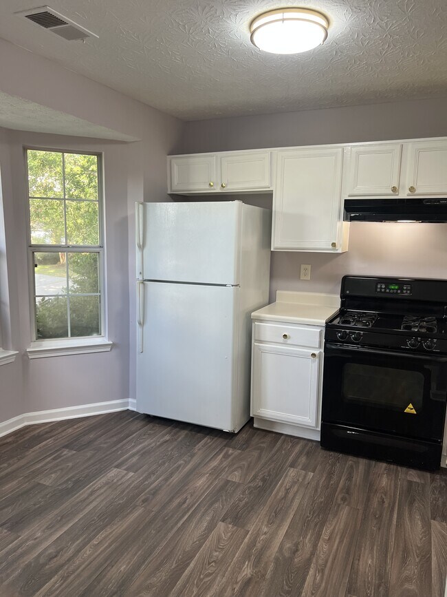 Building Photo - 3179 Kingswood Glen