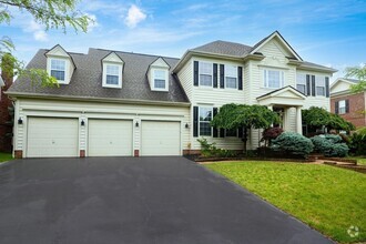 Building Photo - 7200 Fernridge Dr