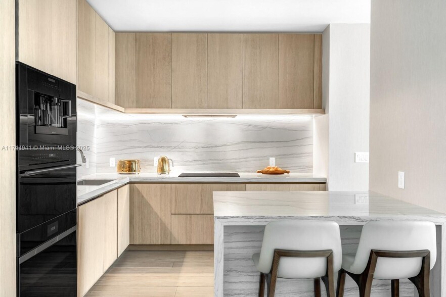 Building Photo - 8701 Collins Ave