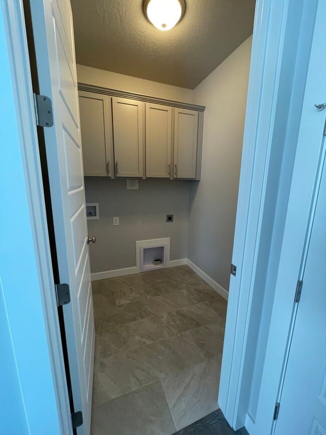 Building Photo - Fantastic GORGEOUS Home!