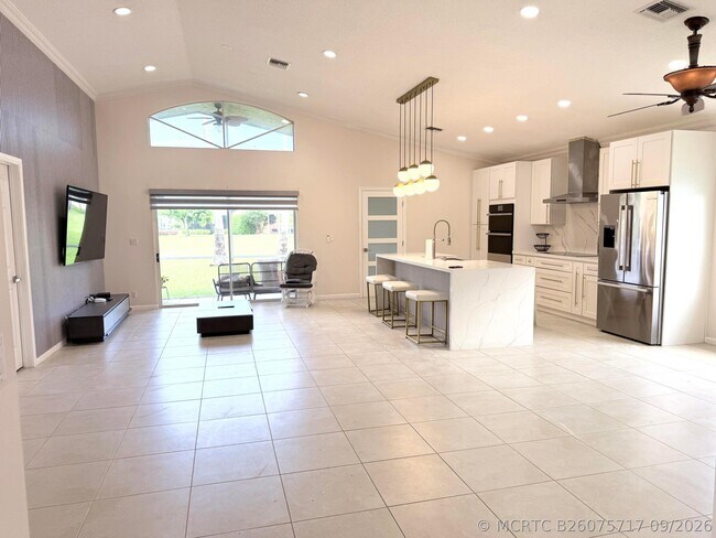 Building Photo - 12390 Boneventure Dr