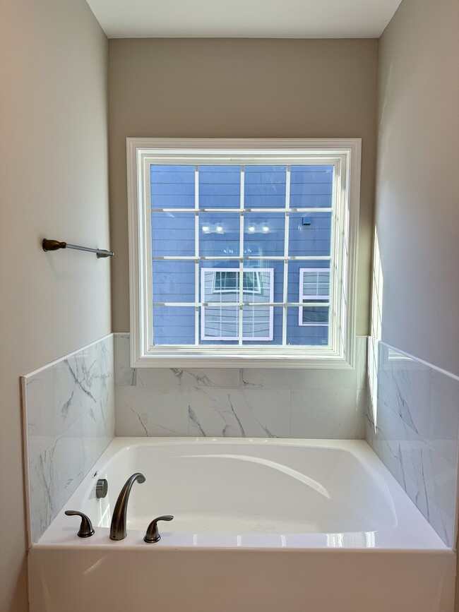 Building Photo - 7988 Humie Olive Rd