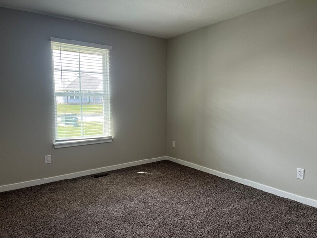 Building Photo - Where Convenience Meets Luxury.