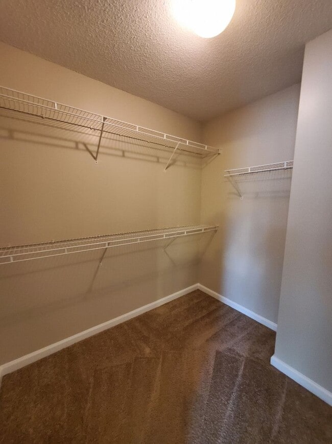 Building Photo - ACCEPTS SECTION 8 Open House on 10/02/25 @...