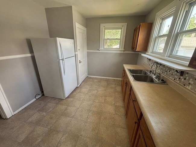 Building Photo - Very nice 2 bedroom