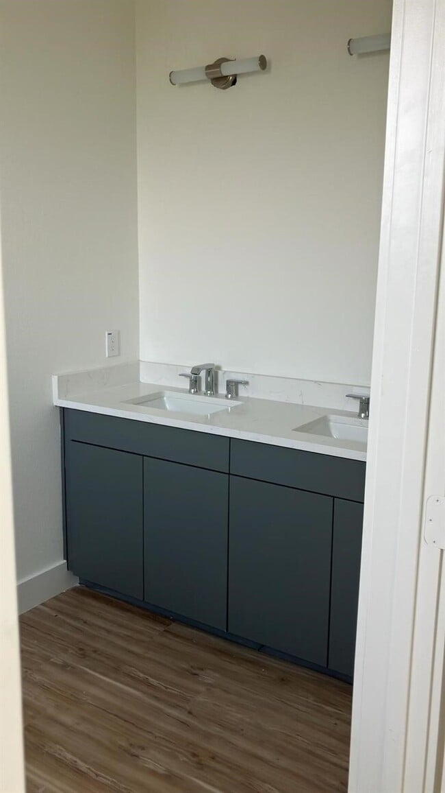 Building Photo - 2105 Holman St