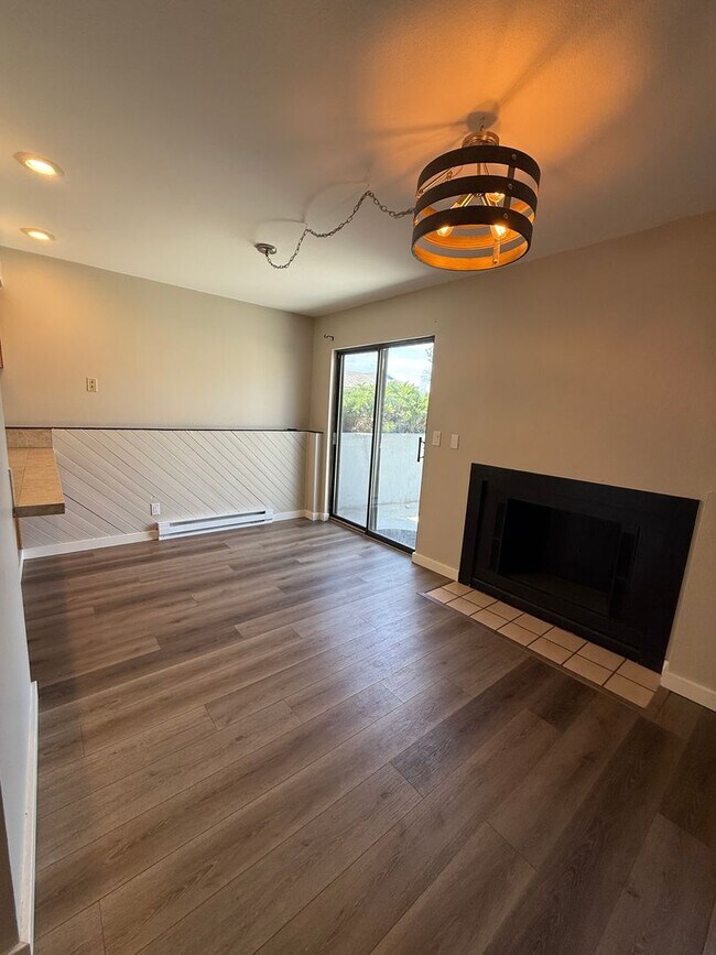 Building Photo - Condo with a Pool