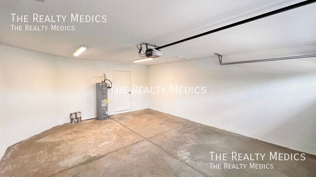 Building Photo - 4165 Hammock Rd