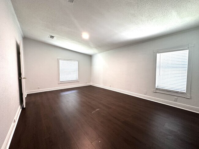 Building Photo - 2325 Salt Creek Trail