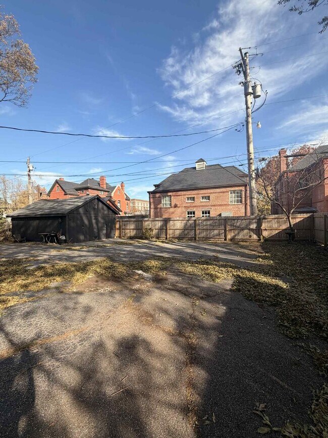 Building Photo - 411 S Jackson Ave