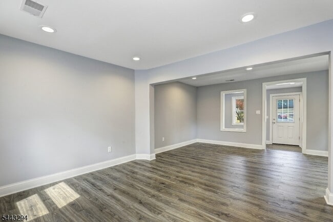 Building Photo - 56 Hance St