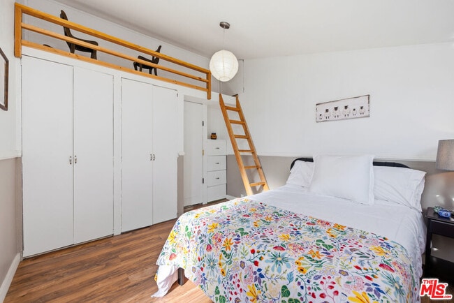 Building Photo - 19511 Sunken Trail