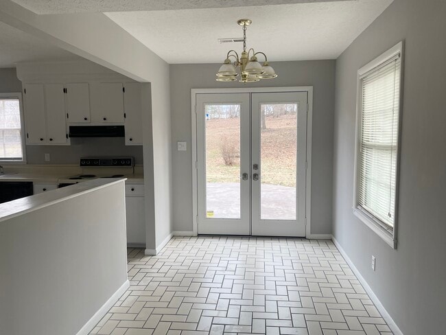 Building Photo - 290 Shawnee Dr