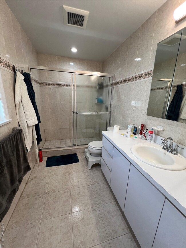 Building Photo - 31 B Marwood Rd N