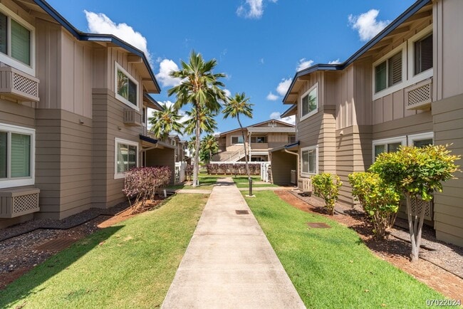 Building Photo - $2300 / 1br - 500ft2 - 1br/1ba/2pkg Townho...