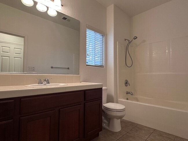 Building Photo - SW Visalia Home coming soon!!