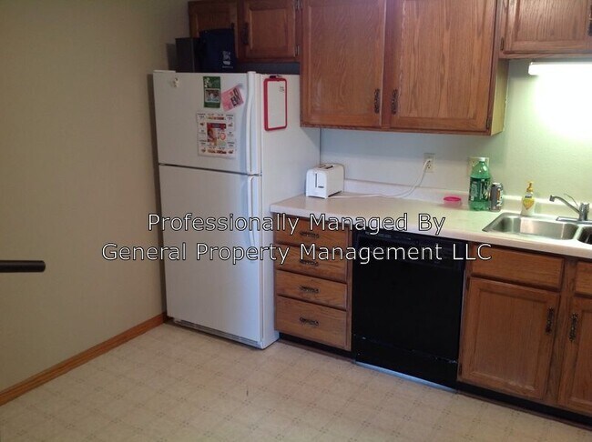 Building Photo - 2305 Martin St Apt 12 2305 Martin Street 12