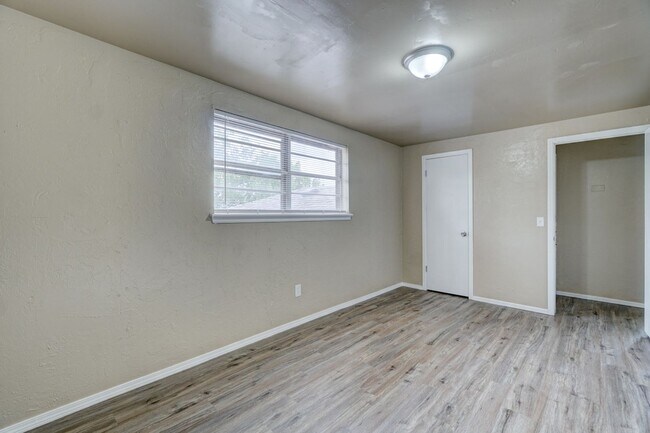 Building Photo - 4 bed, 2 bath home in Moore