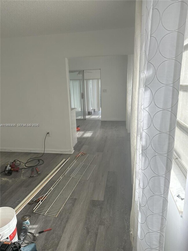 Building Photo - 3268 SW 25th St