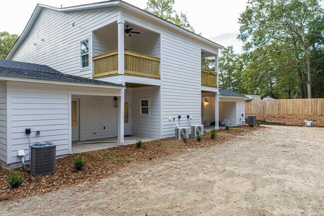 Building Photo - 388 Sanders St