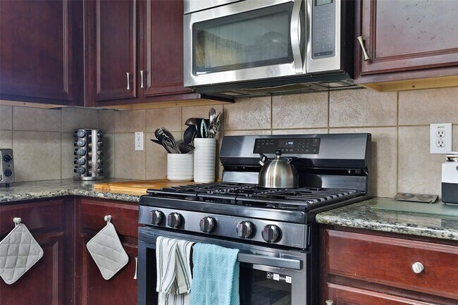 Building Photo - 21711 Cascade Hollow Ln