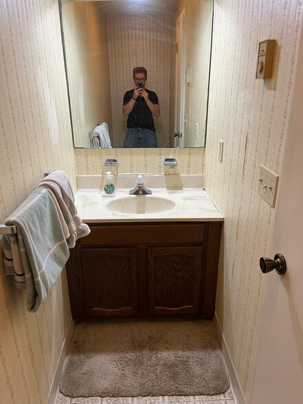 Building Photo - 47 Carol Ct