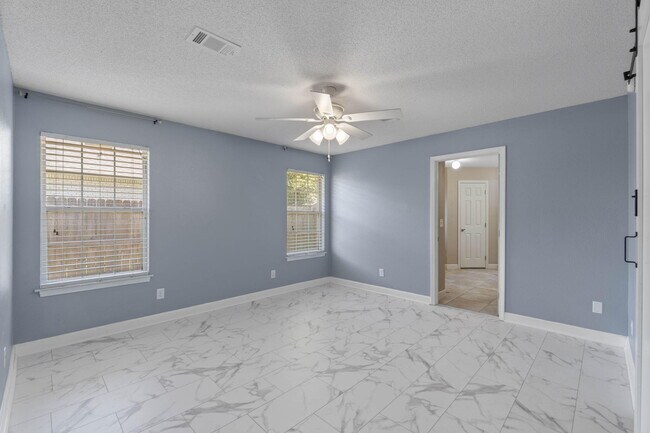 Building Photo - 7968 Lola Cir
