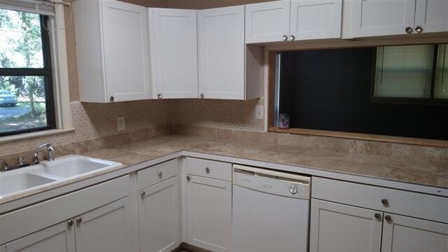Building Photo - 3 Bed house on Sharkey St! Available NOW!